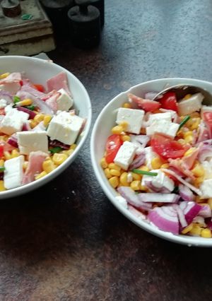 Kukoricás és vegyes saláta recept fotója