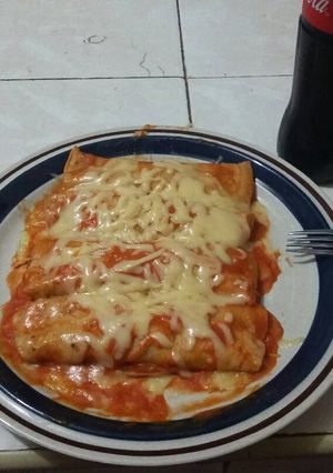Una foto de Enchiladas suizas rojas