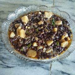 A picture of Fry channe ki chaat with yogurt.