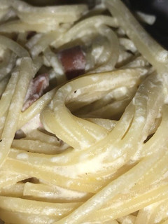 Una foto de Espaguetis con crema ácida 🍝