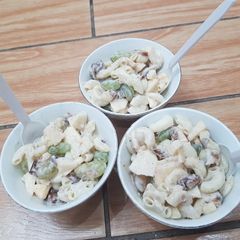A picture of Macaroni cream fruit chaat.