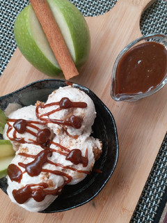 A picture of Apple pie ice cream with caramel sauce.