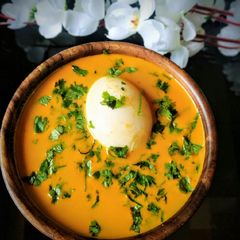 A picture of Egg curry.
