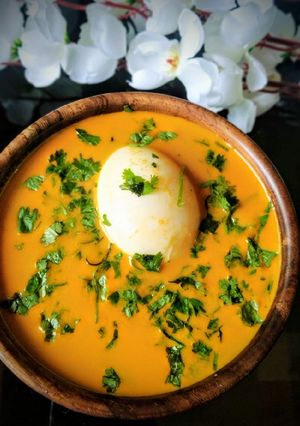 A picture of Egg curry.