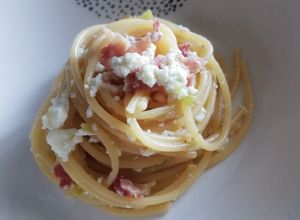 Foto di 415 * Spaghetti con pancetta, porri e ricotta 🍝🥓🥬🧀