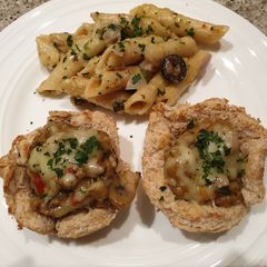 A picture of Mushrooms in bread cups and pasta#weeklyjikonichallenge.