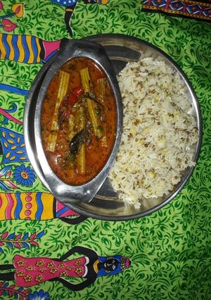 સરગવો ટામેટાં ગ્રેવી (Saragva Tomato Gravy Recipe In Gujarati) રેસીપી મુખ્ય ફોટો