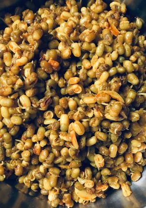 મગ ફણગાવેલા (Moong Fangavela Rice Recipe In Gujarati) રેસીપી મુખ્ય ફોટો