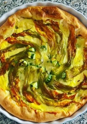 O poză a rețetei Tartă sărată cu ricotta și flori de zucchine.