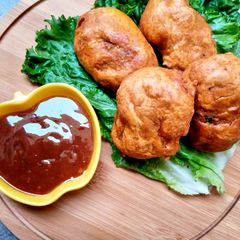 A picture of Potato dumplings (Batata Vada).
