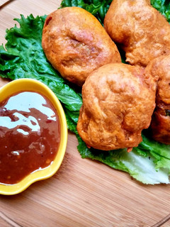 A picture of Potato dumplings (Batata Vada).