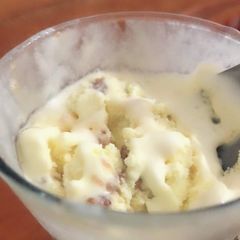A picture of Vanilla icecream.