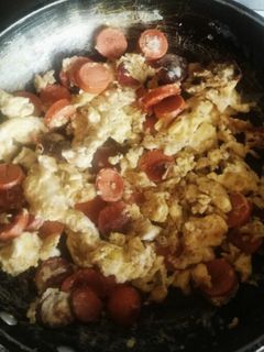 Una foto de Huevos Revueltos con Salchichas