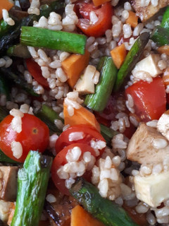 Una foto de Ensalada de arroz integral