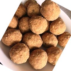 A picture of Healthy Besan Ladoo In Microwave.