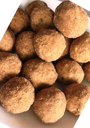 A picture of Healthy Besan Ladoo In Microwave.