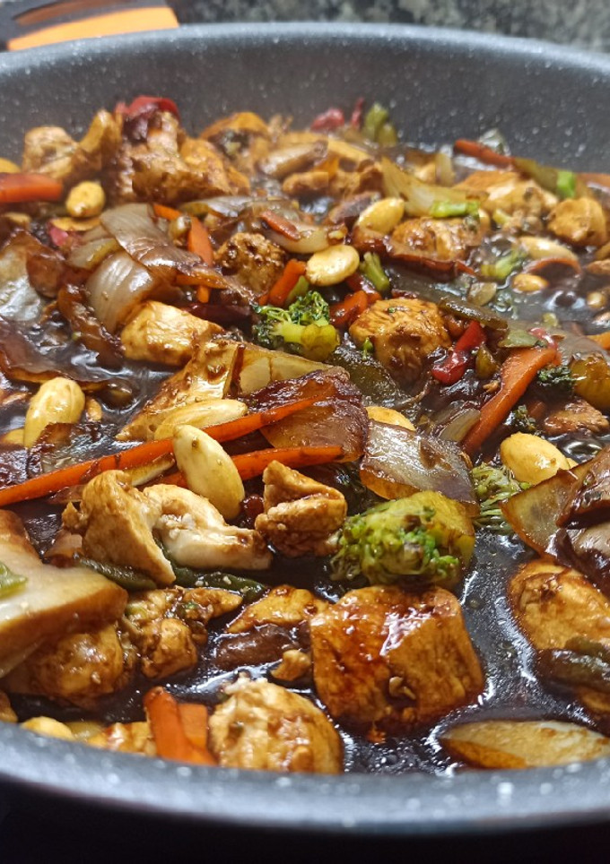 Una foto de Pollo con almendras