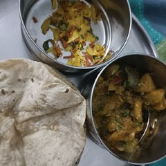 A picture of Aloo baingan.