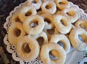 Una foto de Rosquitas para el mate.🥯 Podés freírlas o al horno