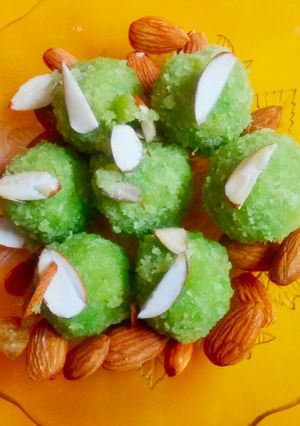 A picture of Coconut petha laddu.