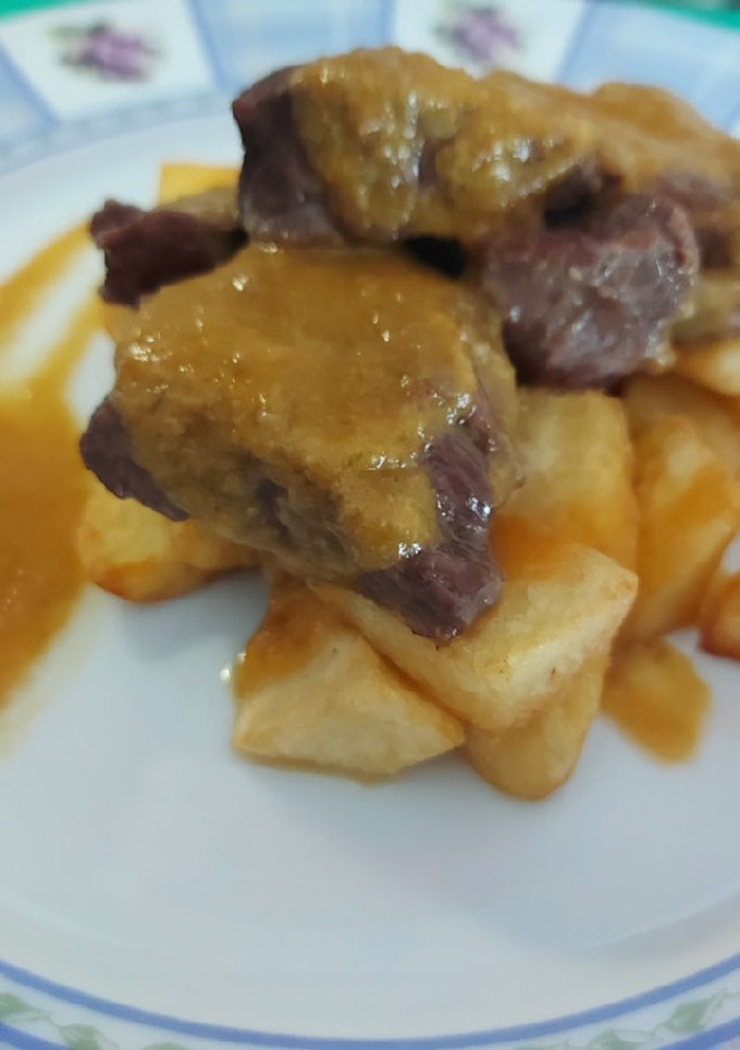Una foto de Estofado de jarrete con patatas