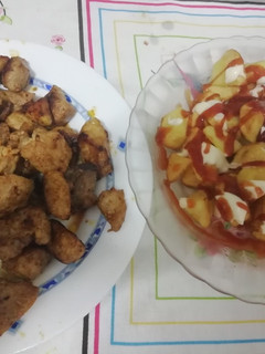 Una foto de Carne de cerdo y patatas fritas