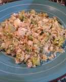 Ensalada de arroz integral con brócoli, apio y clara de huevo poché