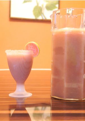 A picture of GUAVA JUICE | HOMEMADE GUAVA SMOOTHIE.