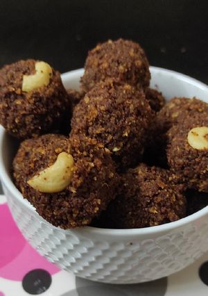 A picture of Coconut jaggery ladoo.