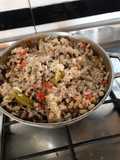 Arroz con frijol cabeza negra y repollo
