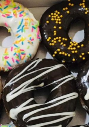 चॉकलेट डोनट्स (chocolate donuts recipe in Hindi) रेसिपी मुख्य फोटो