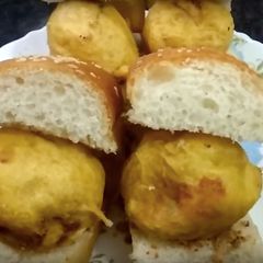 A picture of Mumbai special Vada pav.