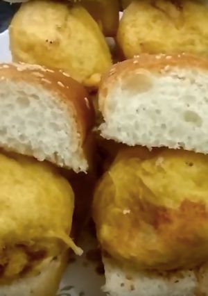 A picture of Mumbai special Vada pav.