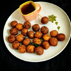 A picture of Sweet Potato Bonda.
