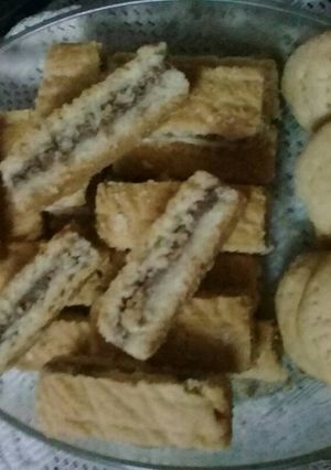A picture of Hijaziya and Maamoul with Hijaziya Filling Using the Same Dough.