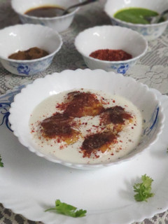 दही भल्ले (Dahi bhalle recipe in Hindi) रेसिपी मुख्य फोटो