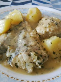 Una foto de Merluza en salsa verde ligera con patatas