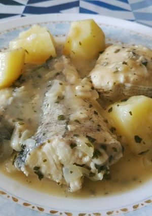 Una foto de Merluza en salsa verde ligera con patatas
