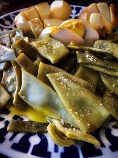 Una foto de Judías con patatas y huevo