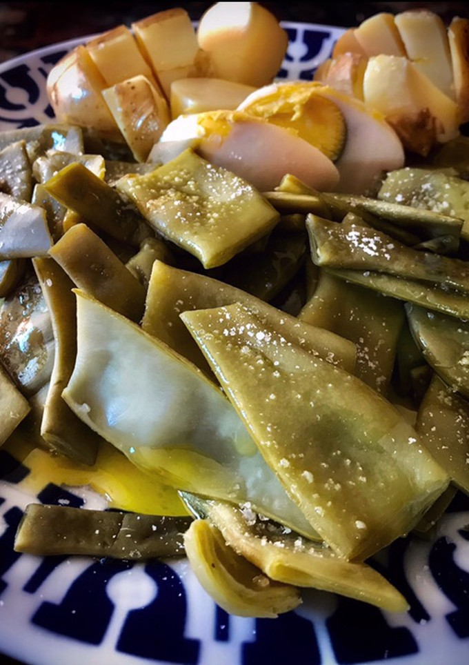Una foto de Judías con patatas y huevo