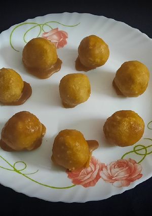 গুড়ের মনোহরা (Gurer monohora recipe in Bengali) রেসিপির প্রধান ছবি