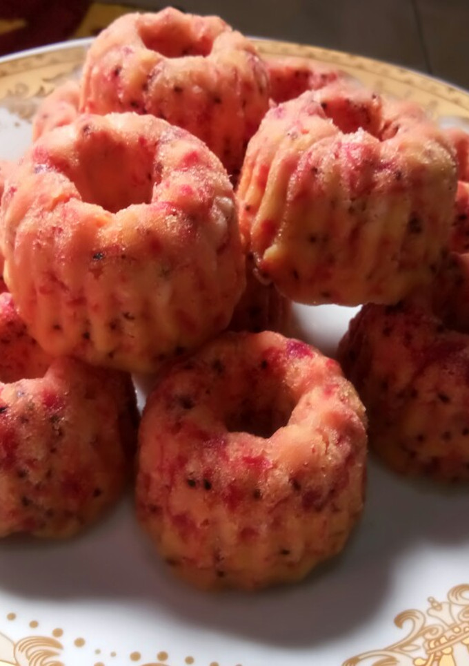 Foto resep Bolu kukus buah naga merah...no mixer no ribet..