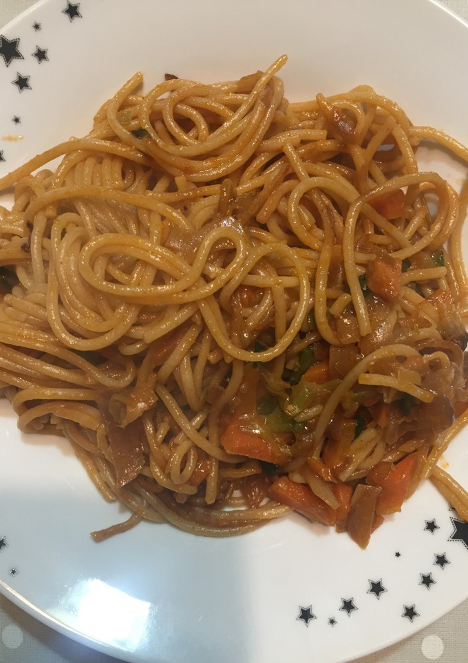 Una foto de Spaghetti integral con verduritas