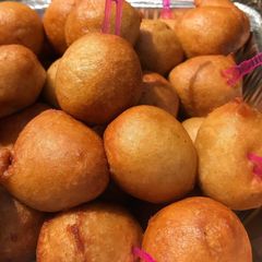 A picture of The best puffy balls ever.