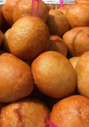 A picture of The best puffy balls ever.