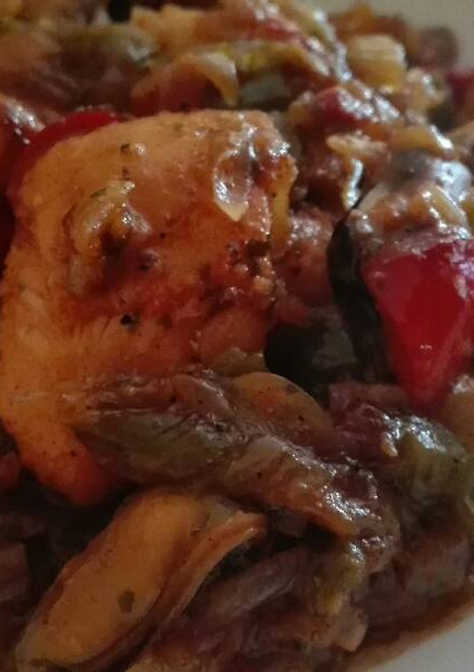Una foto de Cazón con verduritas, gambas y mejillones