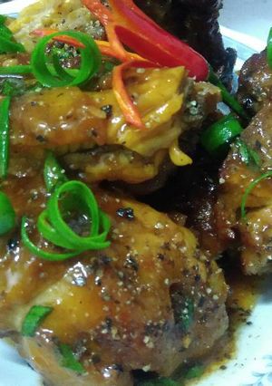 Hình của món Gà chiên sốt me cay.