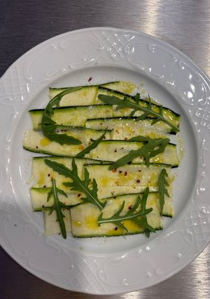 Una foto de Carpaccio de Calabacín