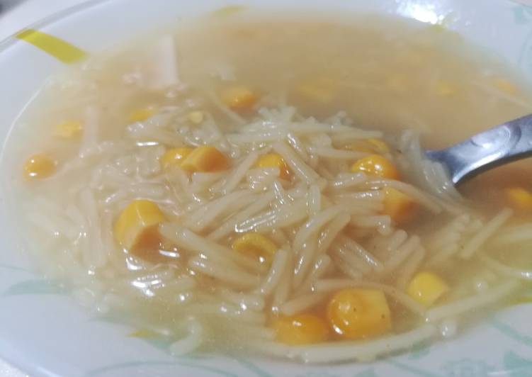 شوربة الذرة مع الشعيرية سهلة سريعة وخفيفة على المعدة 🥘