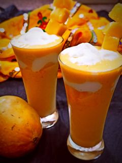 ম্যাঙ্গো মিল্কশেক (Mango milkshake recipe in Bengali) রেসিপির প্রধান ছবি